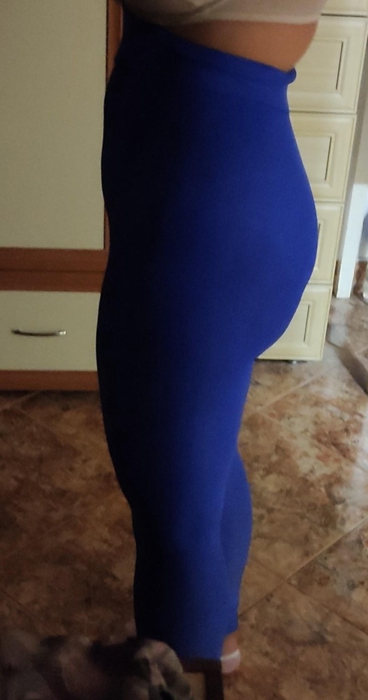 Заказала уже третью пару, на этот раз XS. Резинка широкая, отлично держится. 
Бегать, ходить и заниматься в зале удобно. 
Есть по занятиям Йоги небольшой ньюанс - скользят. 
Качество супер.