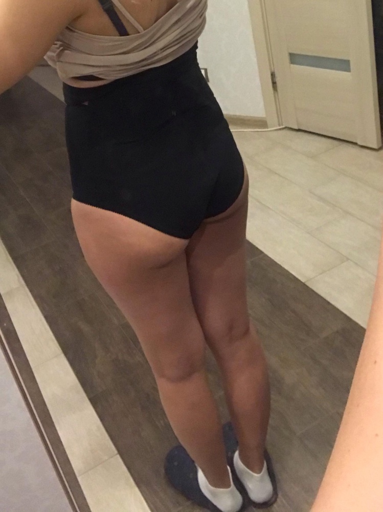 Ох девочки расскажу про то как мне подошёл этот чудо бандаж!) я на кануне пол ночи посвятила отзывам , чтоб подобрать размер)) В Итоге, померив себя рулеткой, тк сантиметра дома нет)), бёдра 96, по отзывам и по размерной сетки заказала 96. Забирал муж: я ему наставлений дала, что проверил соответствие содержимого на размер , чтоб косточки и молния были всё в исправности , чтоб была не бесшовная Майка))!! Когда он принёс домой мне показалось, чтоб я в них утону, но когда дошло до дела мерить , я поняла что надо преодолевать это препятствии)) на пути к красоте! Даю совет по надеванию: одевать только с застёгнутый молнией и крючком , надевать лёжа постепенно сантиметр за сантиметром с каждой стороны , с мужем смеялись и он даже пришёл на помощь!)) одевалось туго , но без мыла)) Когда трусы надели , сели просто чудо, очень комфортно !! При носки ни какого дискомфорта! Просто the best!! Совет2:Снимать с расстёгнутой молнией и выворачивая на изнанку! Всем удачи!! 