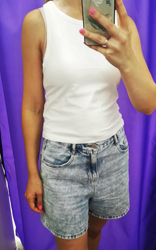 Не понравилась. На мой 44-46 М просто огромная,  меньший размер вряд ли решил бы проблему с проймой. Ну и ткань.. очень тонкий трикотаж, на фото смотрится не плохо, в живую не очень.