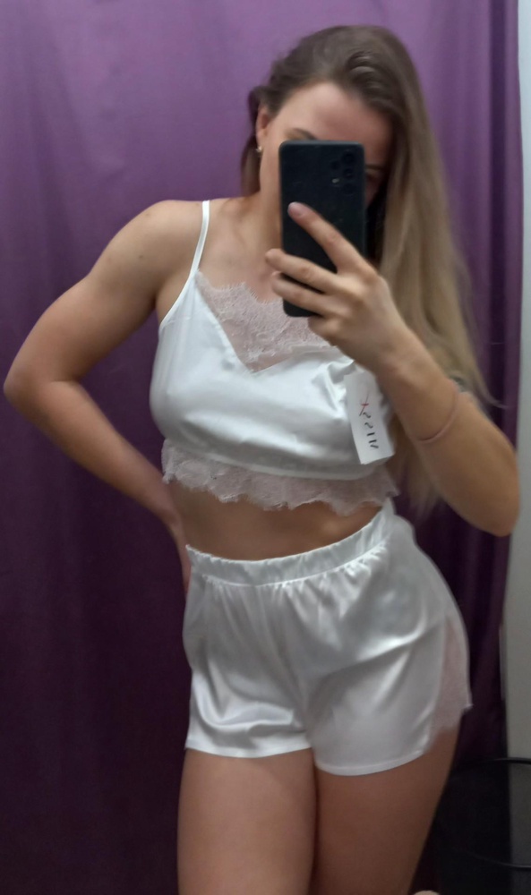 Пижама симпатичная, нежная ,по качеству вроде не плохая, но выбрала другую