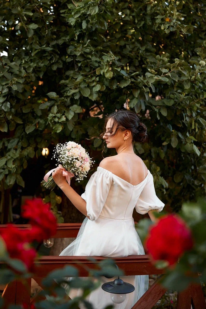 Платье очень понравилось 😍 Я искала простое, но в то же время чтобы было нарядное, сразу запало в душу, как увидела. Немного перешивала резиночки на плечах, так как спадали.