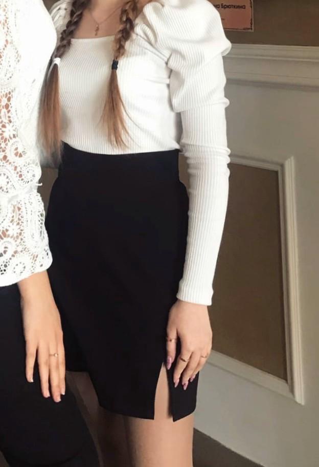 подошла идеально, рада покупке. Советую, смотрится очень нежно