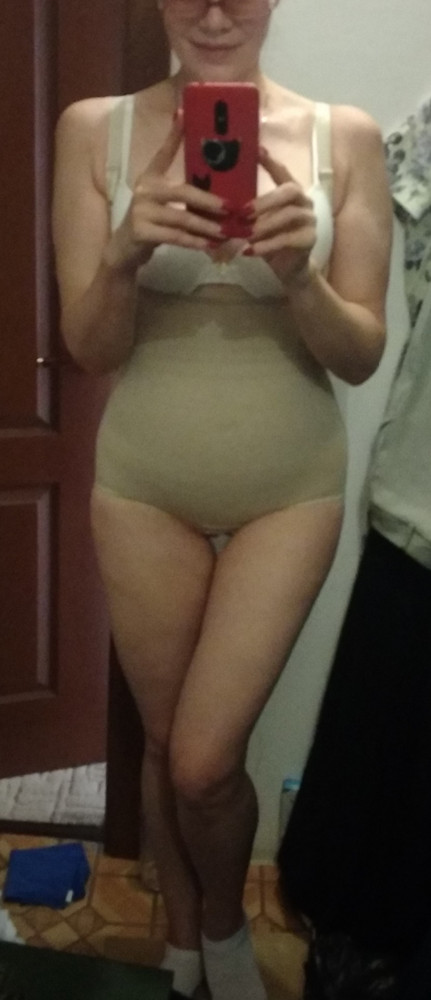 Качество боди выше всех похвал, начитавшись отзывов сначала взяла xl и 2xl, влезла в оба,но так как я мягкотелая)))все сложилось,перетянулось,в районе бедер вылезли ушки)думала все не моё,но всё-таки заказала свой 48-й(xxxl)и о чудо село как надо. Нигде ничего не торчит,средняя утяжка, дышать легко) Вобщем рекомендую однозначно!