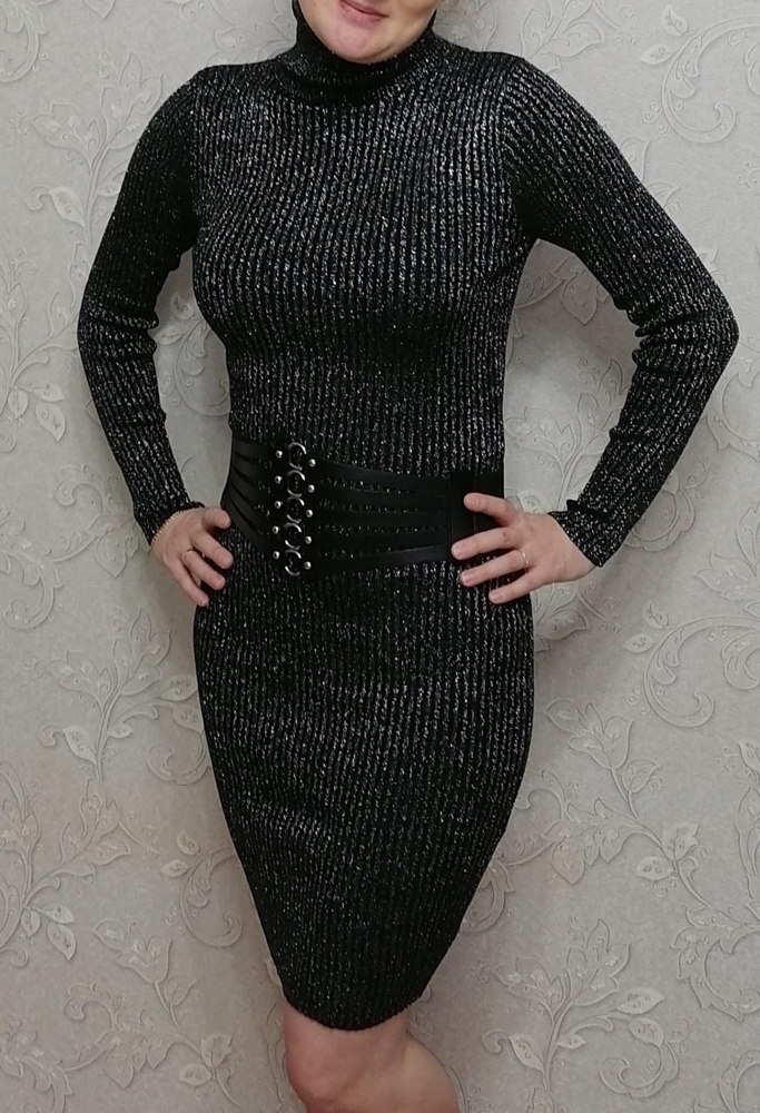 Ремень супер, прям комфортно в нем, думала давить будет, маленько не качественно резинка пришита там где клепки, ну на нг пойдёт, потом перешью сама.