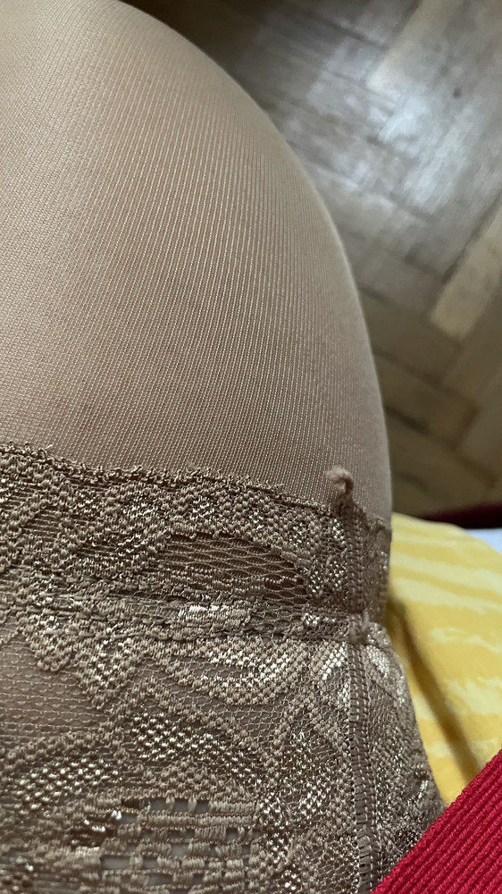 Не поняла восторженных отзывов: на ногах блестят, резинка сдавила, шов торчит и мешает, маломерят не на размер, а на 2, если бедра полные - не покупайте даже 5!