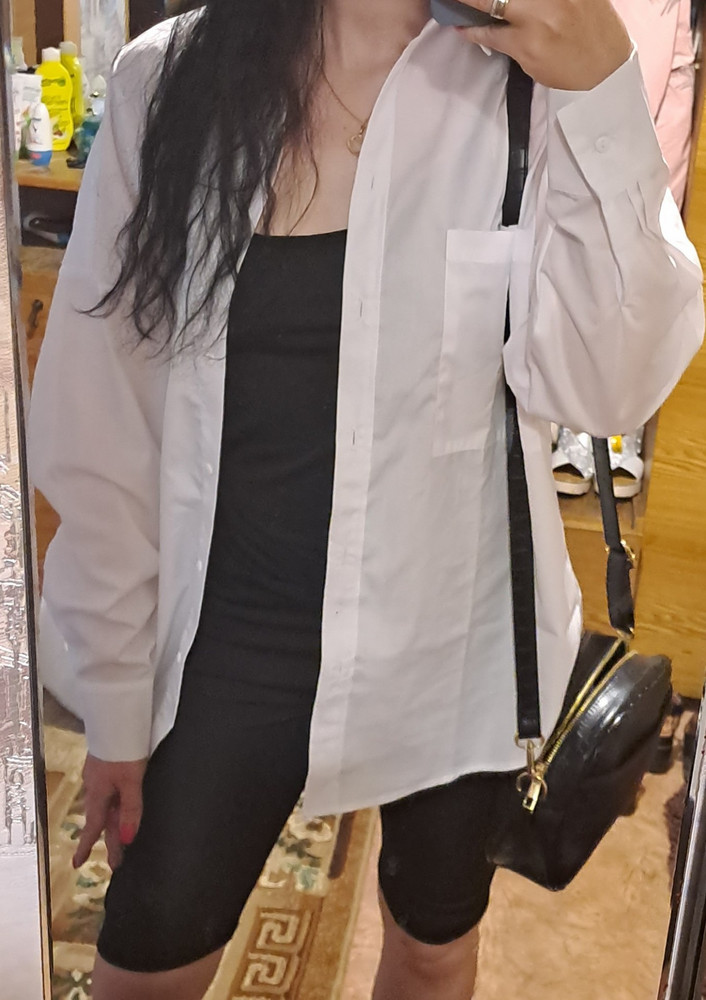 Публикации прям оверсайз ,на свой 44р заказала 44..м прям овер полный.  Ну наверное,это такой фасон)))в общем выкупила ,  супер .