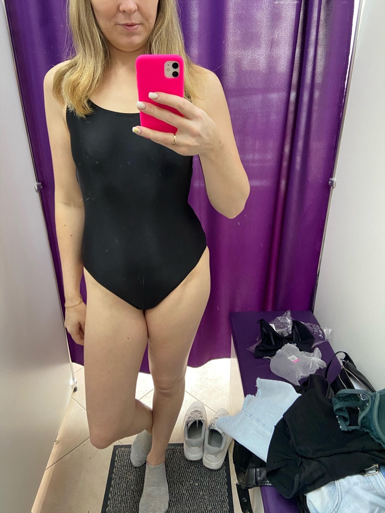 Классный купальник , на мой рост 180 см подошёл 48 размер 