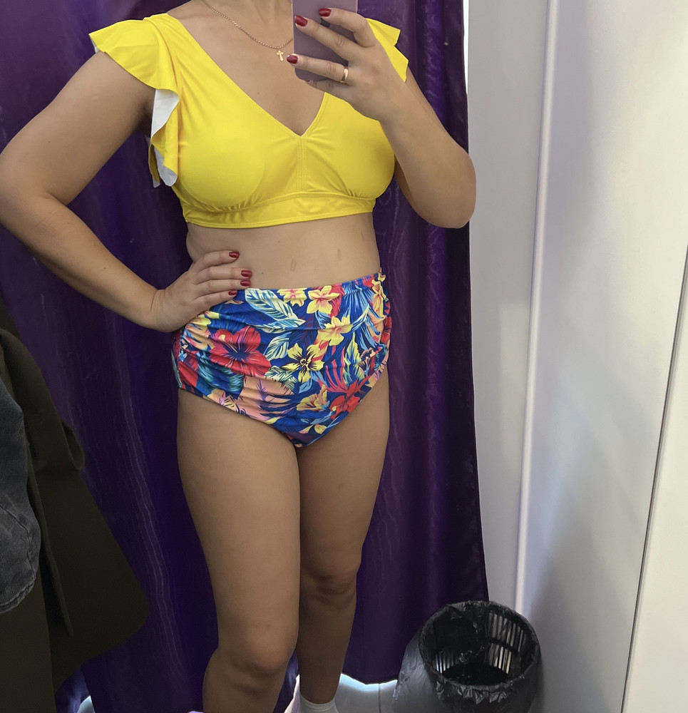 Судя по низу очень большой а верх как будто короткий 🤷🏻‍♀️ в общем не сел