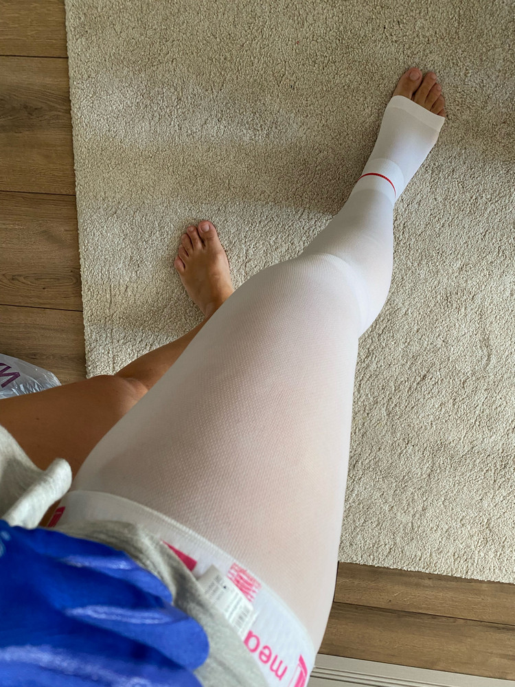 Натянуть оказывается тот ещё квест! Рост 172. Вес 80. Размер подошёл отлично! Плотные. На изнанке резинки силиконовые пупырочки.