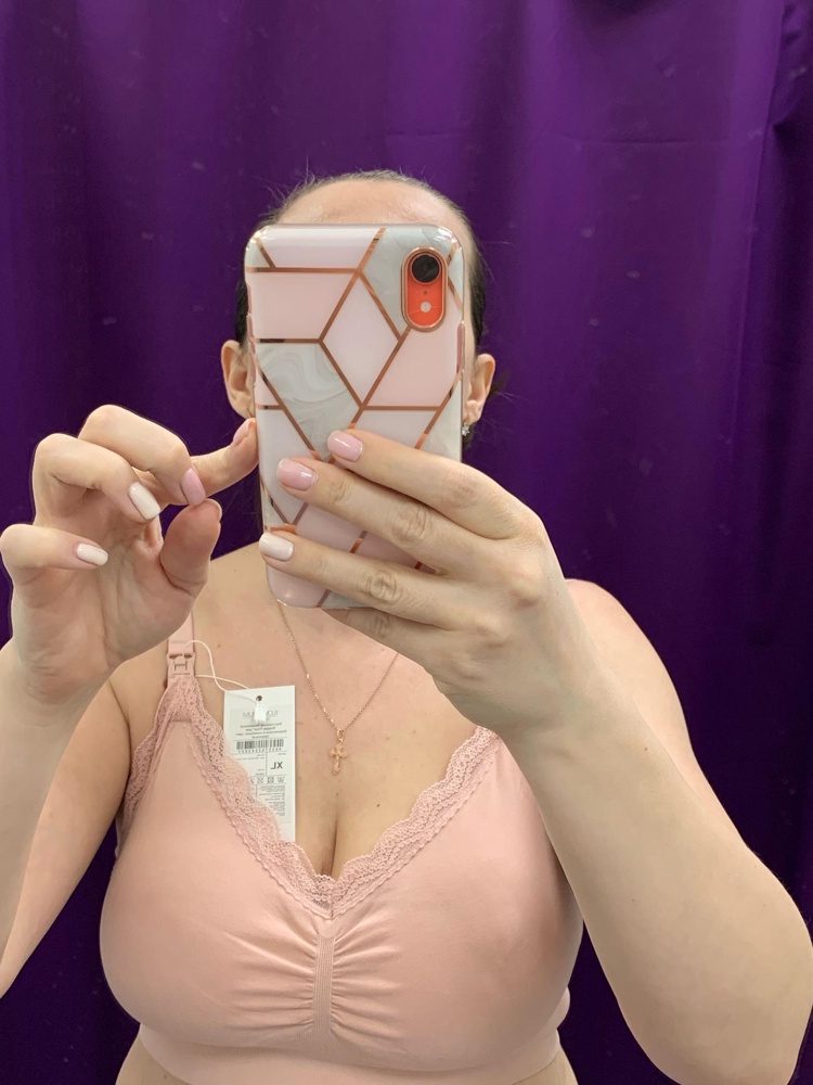 Удобный, большой, красивый в размер на большую грудь сел отлично. Единственный косяк - это бирка. ЗАЧЕМ? Зачем ее пришивать на застежку??? Самостоятельно застегнуть такой лифчик невозможно пока бирку не срежешь. В остальном все ок. 