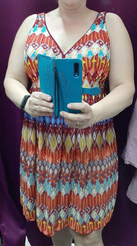 Очень интересная моделька,  но мне оказалась велика в чашечках. Попробую перезаказать на меньший размер. Скрывает животик, пышные бедра. Очень понравилась.