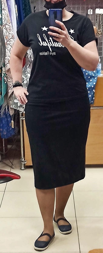 Юбочка выше всяких похвал, но на мой взгляд немного большемерит!!! Выкупила с удовольствием и заказала в другом цвете, но на размерчик поменьше. Спасибо производителю за качественный товар! Однозначно рекомендую!!