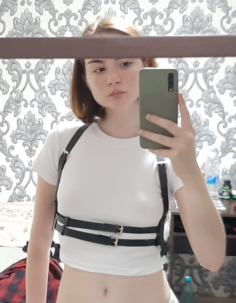 Портупея шикарная, выглядит очень эффектно, мне понравилась
Ремешки из эко кожи, крепления качественные, я довольна, спасибо за маленький подарок 🤗💕