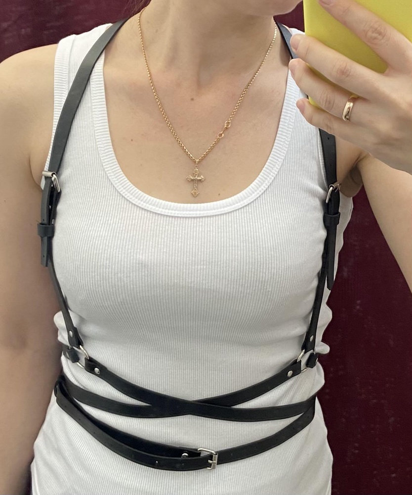 Вещь качественная и фурнитура тоже… долго разбиралась😂,но как то не идёт мне… 