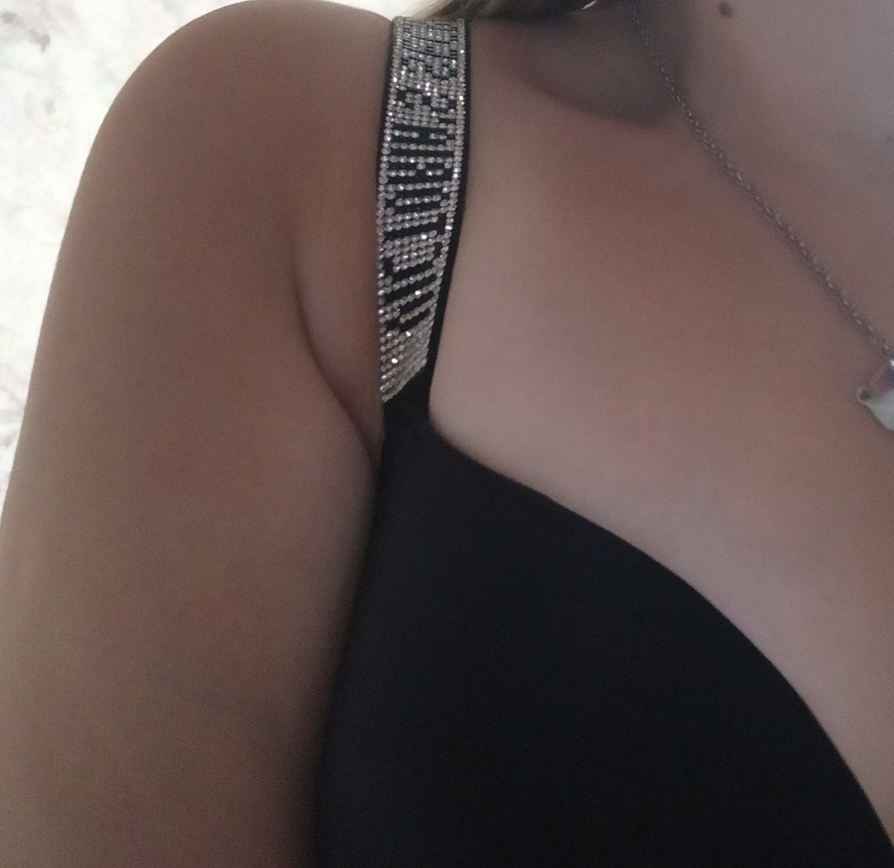 хороший, единственное запах Китая какого то присутствует но это постирать думаю и нормально, хороший размеру соответствует. всё прекрасно. мне понравилось но за запах -.