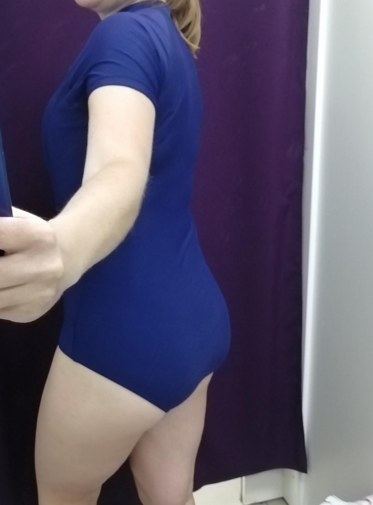 М сел на 44. На рост 160 нормально.
Надевать удобно, есть чашки (съёмные), сидит комфортно. Смотрится отлично!