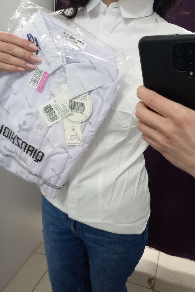 Голубая, даже мерить не стала 😤