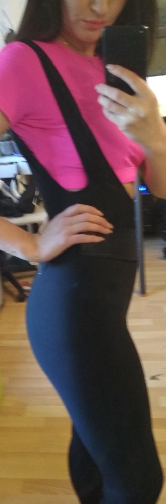 Комбинезон отличного качества и красиво подчеркивает фигуру! Рост 175 см, размер 44 российский: 89-72-100. Берите. Для танцев, спорта, йоги.