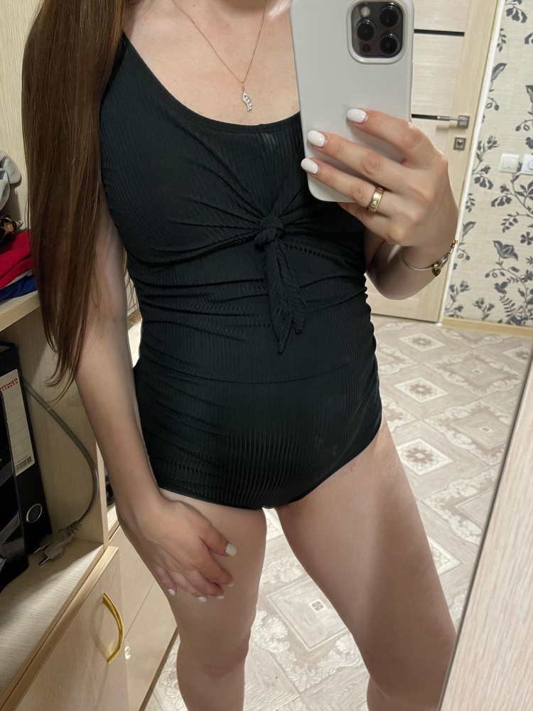 Купальник 🔥! Не соглашусь с предыдущим комментарием,что нужна большая грудь! Просто завязала завязки по-другому и всё . 