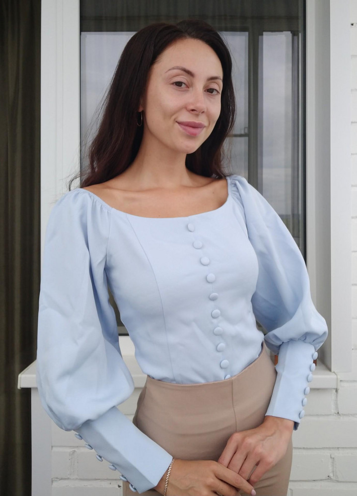 Смотрится здорово, но немного неудобная в предплечье. Пришла чистая, без брака и повреждений.