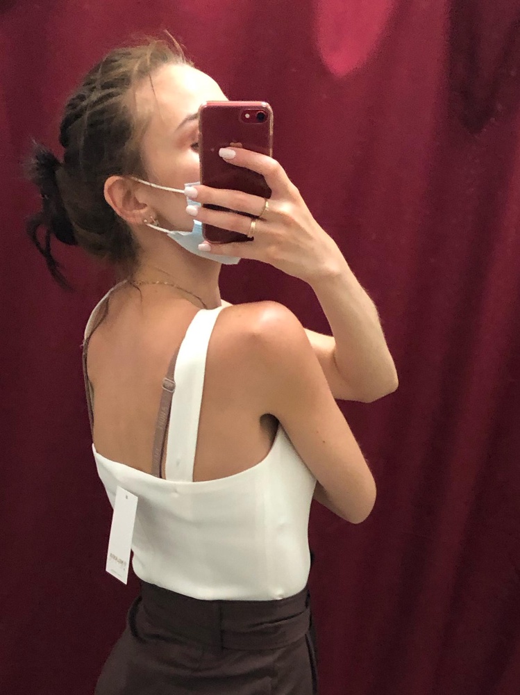 Первый раз заказала в этом магазине, не знала такую марку. Очень понравился топ по качеству. Регулировка на 2 размера лямок. Внутренняя застежка. Выкупила!