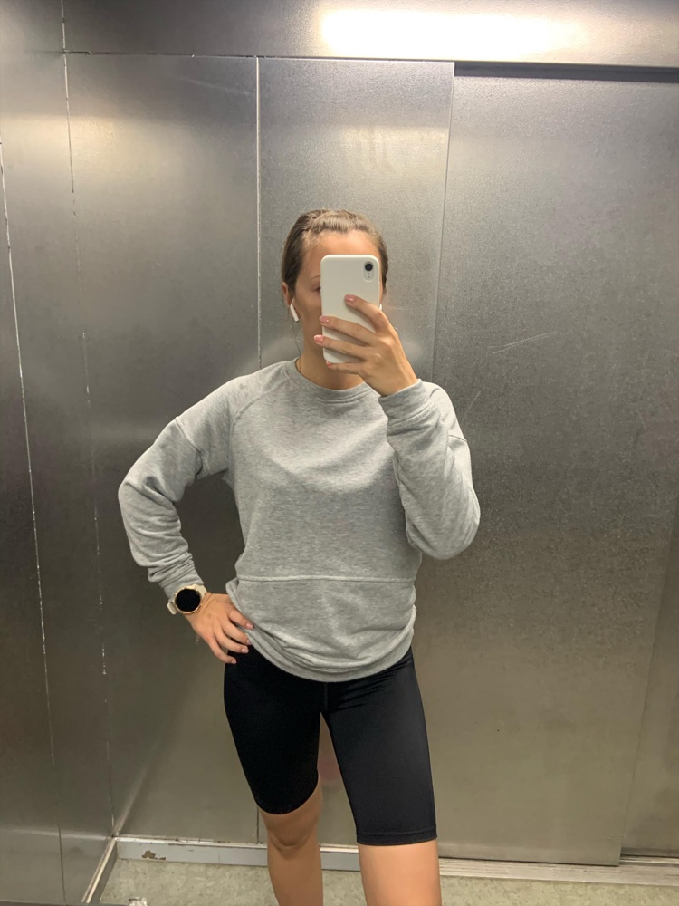 Присоединяюсь к восторженным отзывам!Взяла в размере М, хотя ждала долго S.Все подошло идеально, нигде не давит и не просвечивает.Может в поясе был бы размер меньше покруче, но боюсь перетянул бы внизу.Вообщем все классно, я очень довольна!бегать в них удовольствие!!!смотрятся 🔥 и однозначно своих денег стоят!Рекомендую 🥰