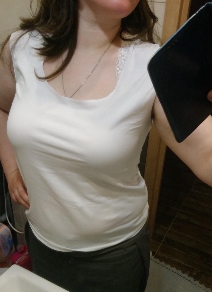 Отличная майка! Качество хорошее, легкая и ткань плотная. Очень аккуратно сделана и смотрится женственно! 104 на мой 50-52.