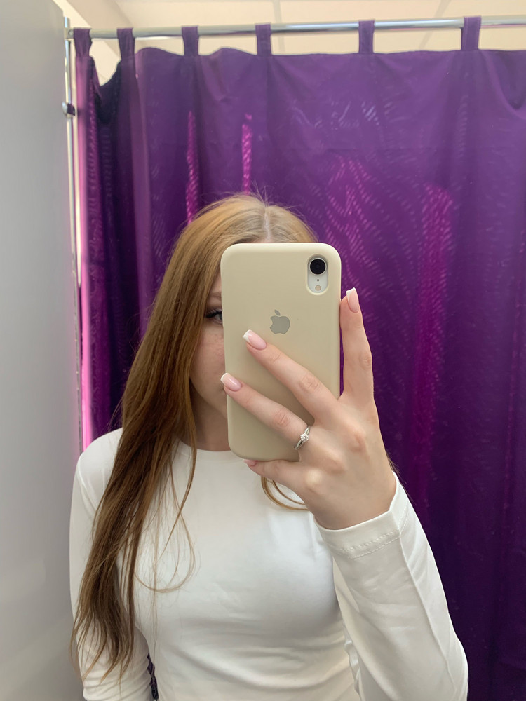 Отличный лонг не просвечивает, мерила на чёрный топ. Берите на 1-2 размера больше