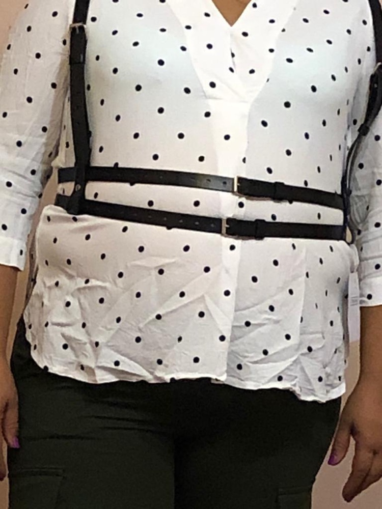 На мой большой живот с размером 52-54 налезла, но не села. Сама портупея очень хорошего качества, гладкая, приятная, рекомендую девушкам с талией