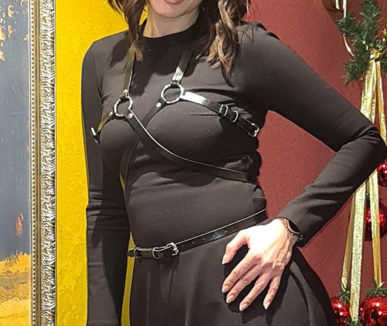 Хороший аксессуар! Не хватило инструкции как ее надевать 😁. Минут 10 крутила вертела. Мой первый опыт)))