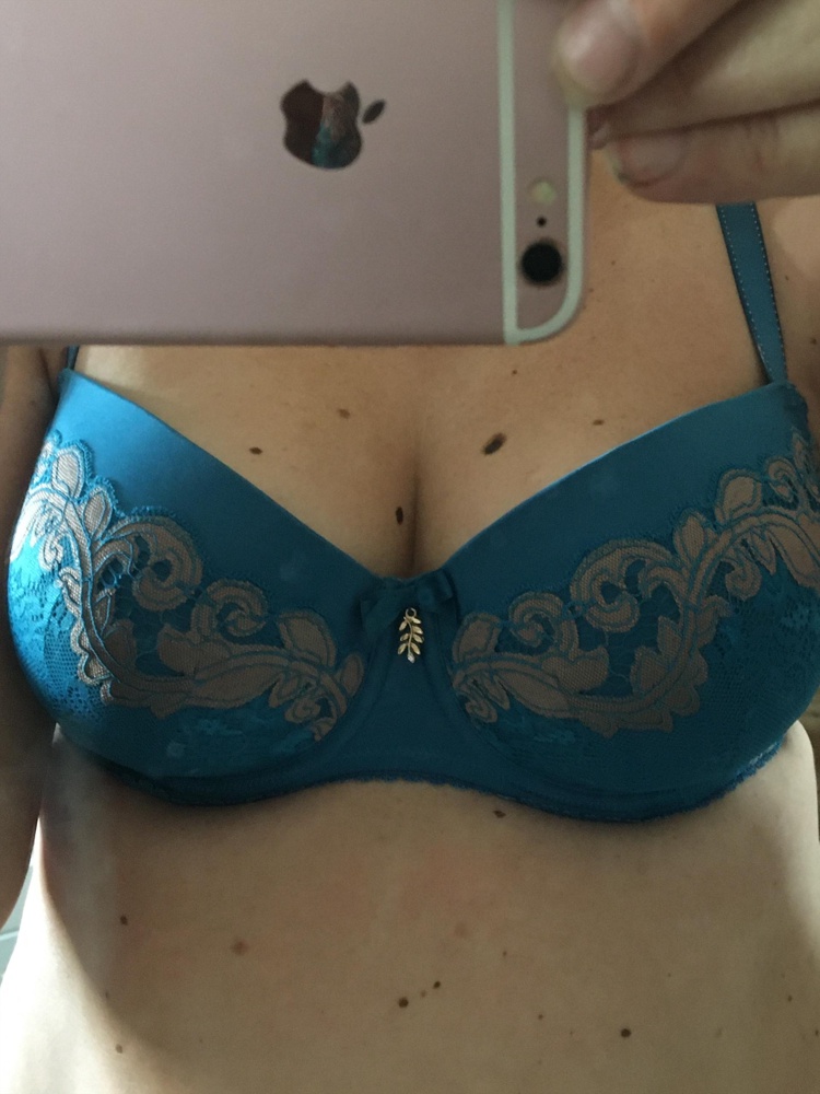 Милавицу покупала 90d. Этот 85d сел идеально. Не маломерка. И качество не сравнить с той же милавицей. Гораздо лучше.