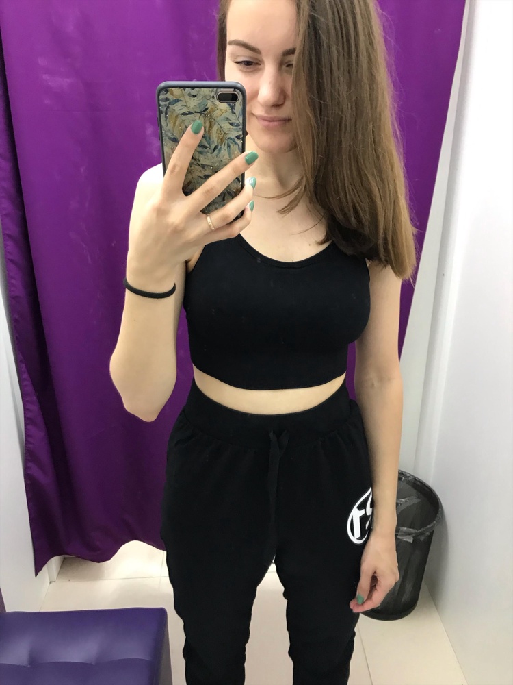 Топ хороший, но вот сзади топорщится не очень. 