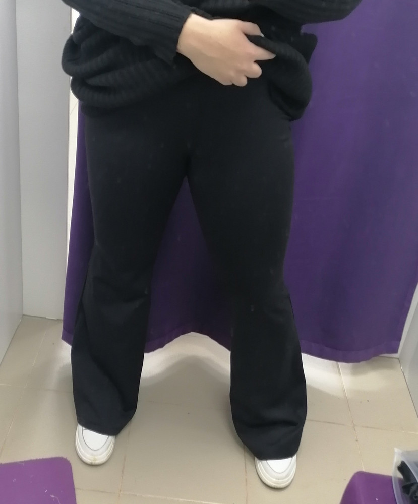 Красивые трикотажные лосины клеши)