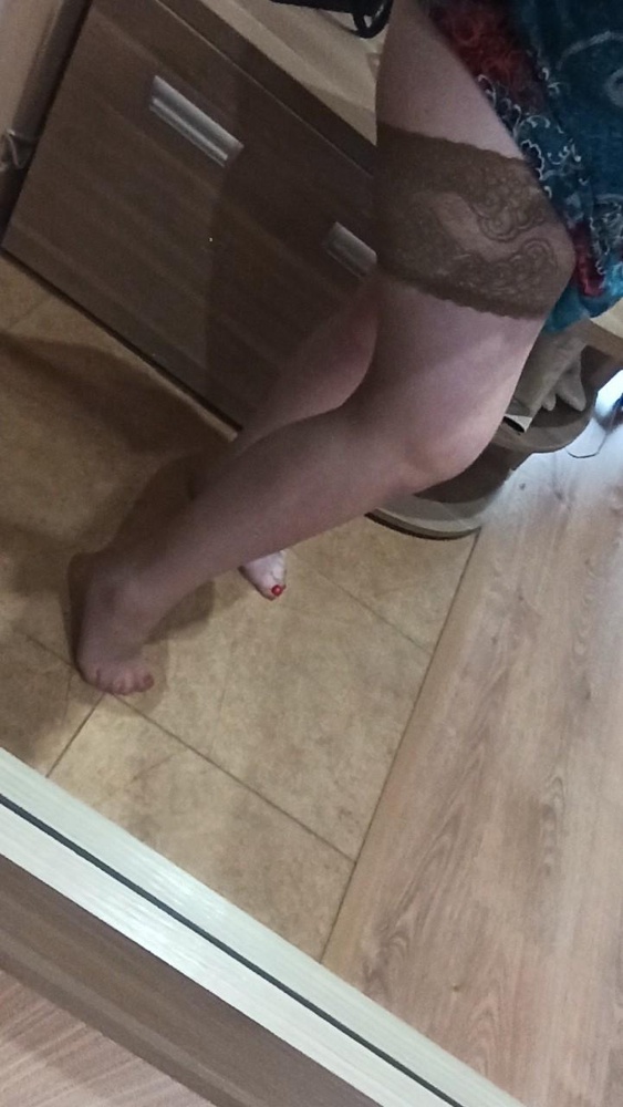 Хорошие чулочки, тонкие, матовые с широкой кра, твой резинкой, одни из немногих что идут на широкие бедра, не передавливают и красиво  лежат спасибо производителю! Единственный минус, упаковка вскрывалась, есть две небольшие затяжки