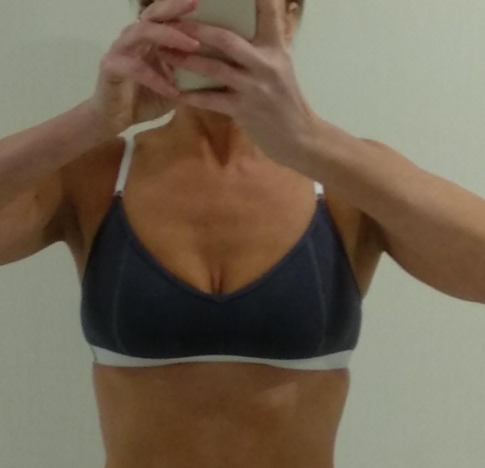 Самая любимая фирма нижнего трикотажного белья, очень приятное к телу, всё идёт в размер, нежные оттенки, лямочки регулируются!
Покупаю уже несколько лет)
Мои параметры- рост 170 см, размер 42-44, размер лифа 80 с, приобрела размер  92, сел идеально!
Очень рекомендую к покупке!!!
Спасибо!)