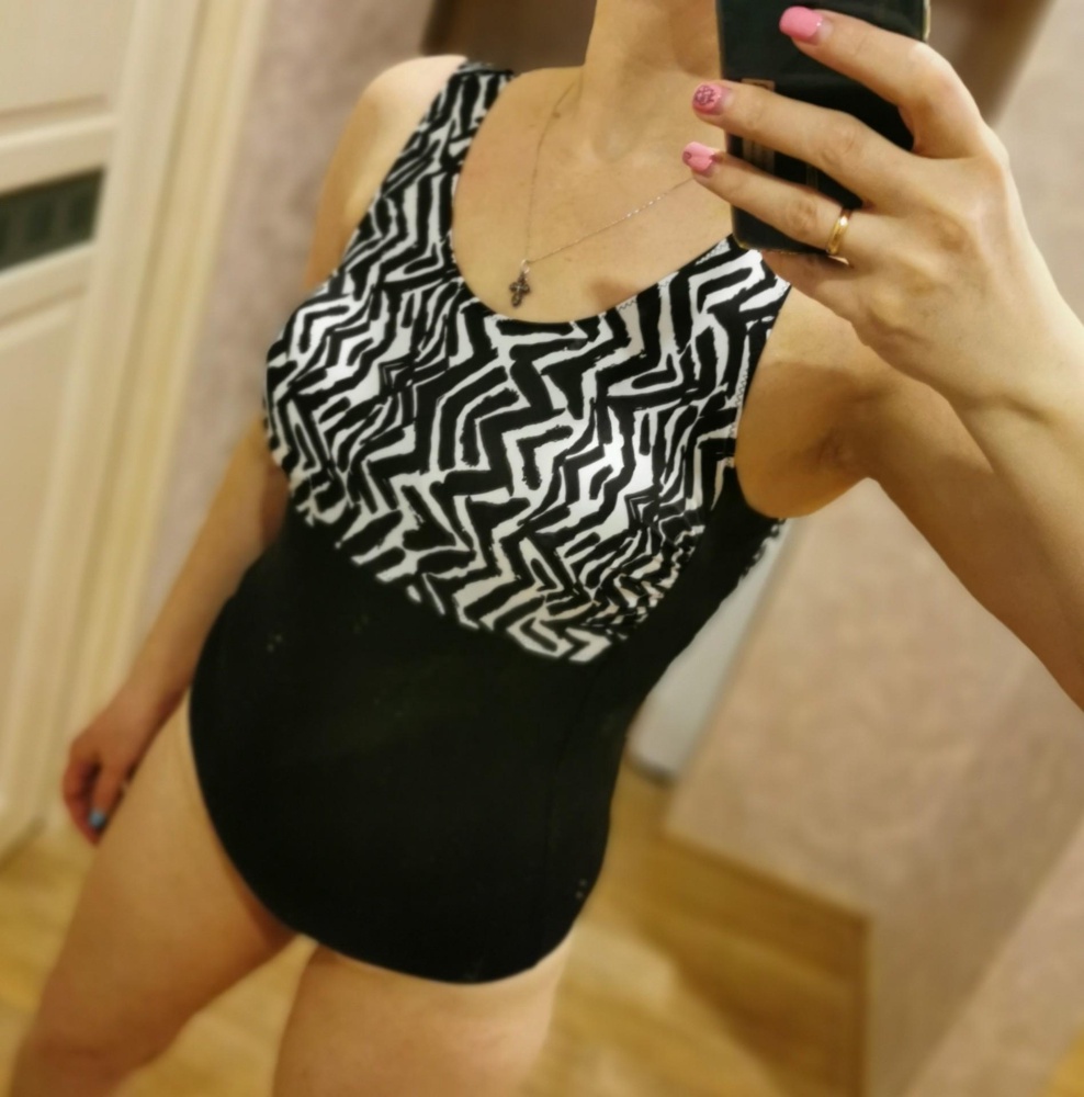 Купальник очень хороший и удобный. Скрывает то, что надо скрыть, подчёркивает то, что надо подчеркнуть! Эта модель мне понравилась больше всего из ортопедических купальников. Взяла такую модель только другой расцветки. Спасибо производителю!