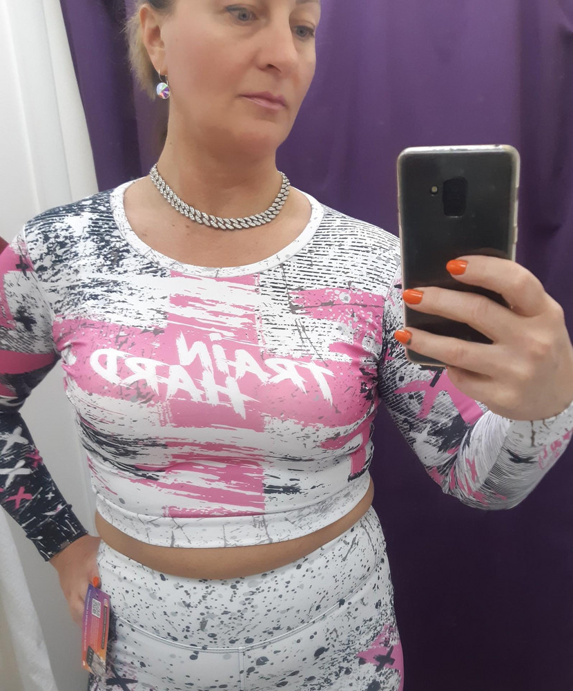 Отличное качество,  хорошо тянется,  не короткое,  сидит хорошо.