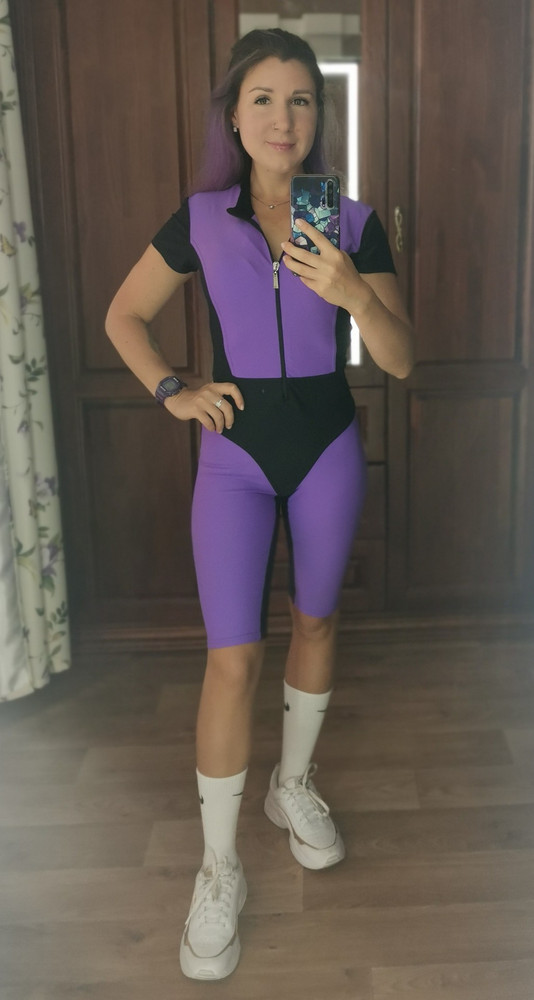 Классный комбез, на мой  рост 150 на спине немного складки, отдала в ателье, чтоб см 5 ушили. Размеру соответствует ношу 40-42