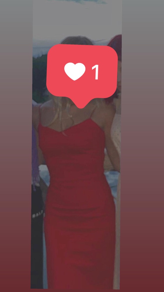 Платье суперское, садится по фигуре. В нем все идеально, начиная от качества, заканчивая моделью. Бомба 