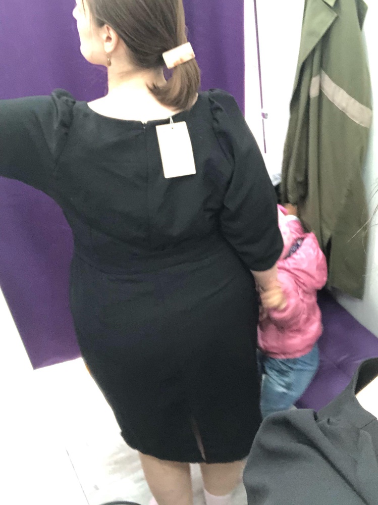 Хорошее платье, своих денег стоит. Я не угадала с размером. На 113-93-128 взяла xl. Рост 170. Но в груди неправильная пустота получилась и вырез совсем не сел. В бёдрах очень хорошо, не в облипон.,… решила перезаказать поменьше размер, но тогда наверное с бёдрами будет плохо(( возможно не мой фасон…