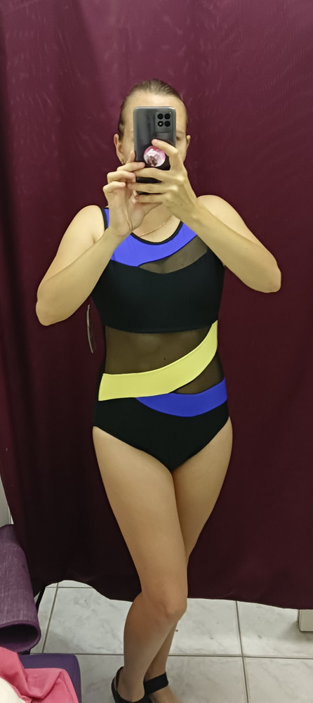 Купальник просто 💣.  Смотрится очень хорошо. Скрывает недостатки фигуры. Брала 46 размер - сел идеально. Сшит хорошо. Первый поход в бассейн и стирку выдержал достойно. Посмотрим на сколько долго будет носиться. Пока я в восторге. Спасибо.