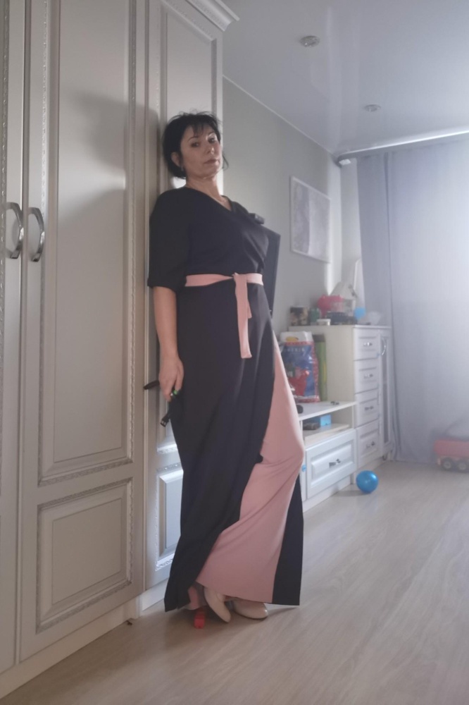 Ткань хорошая. Пошито качественно. Мне подошло. Ношу 50р.Надо с каблуками.