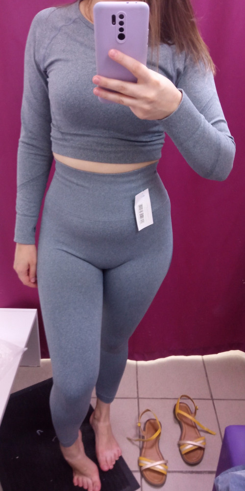 Первый мой костюм такого плана. Себя в таком не представляла совсем. Но на удивление, мне понравилось. Ткань и расцветка хорошая.