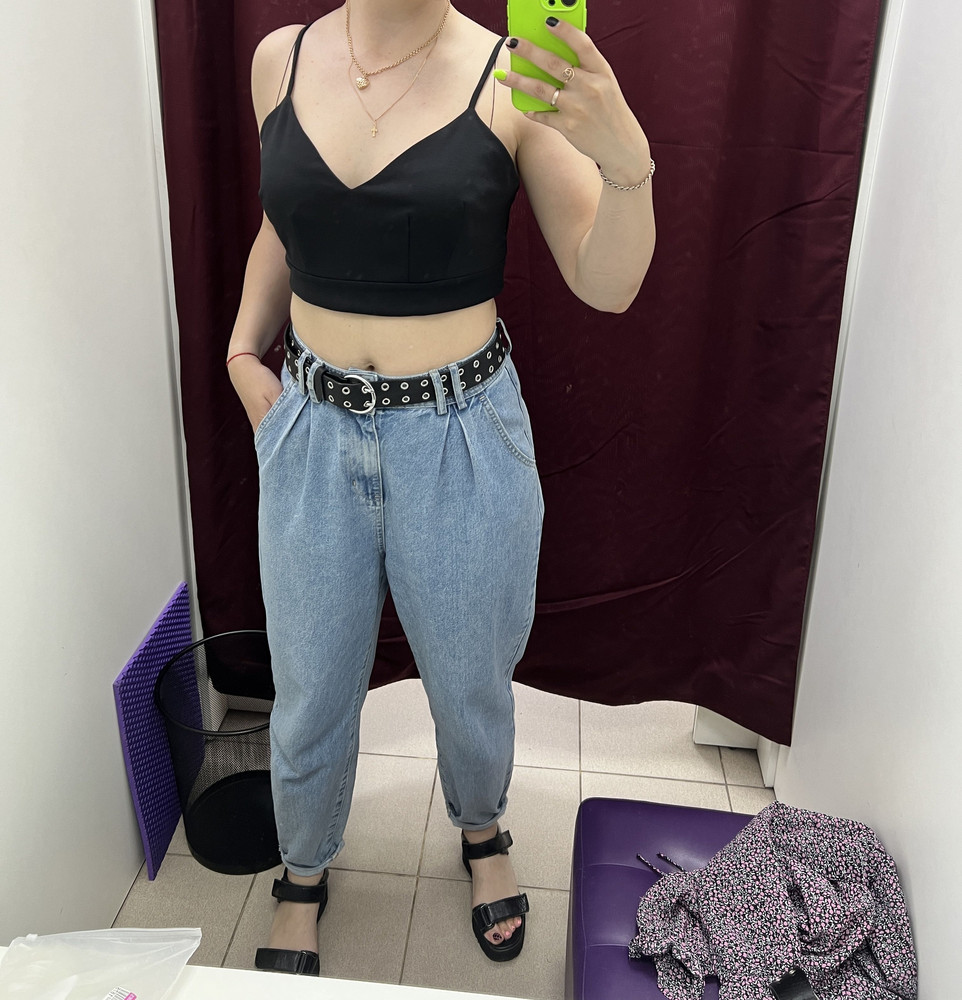 Отличный топ. Удобный. Материал к телу приятный. Немного тянется. Размеру соответствует. ОГ 96, сел отлично 46 размер