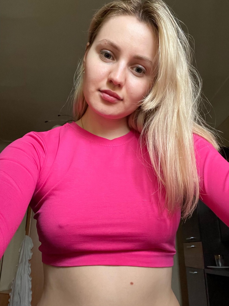 Ткань хорошая, плотная. Цвет яркий и крутой. Посмотрим, что будет после стирки. 