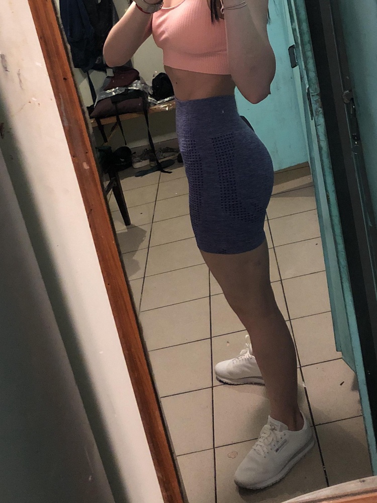 Отличные! Удобные, хорошо живот утягивают, но лично мне немного узковаты в ногах. Но это особенности фигуры. Цвет красивый, посадка супер!!