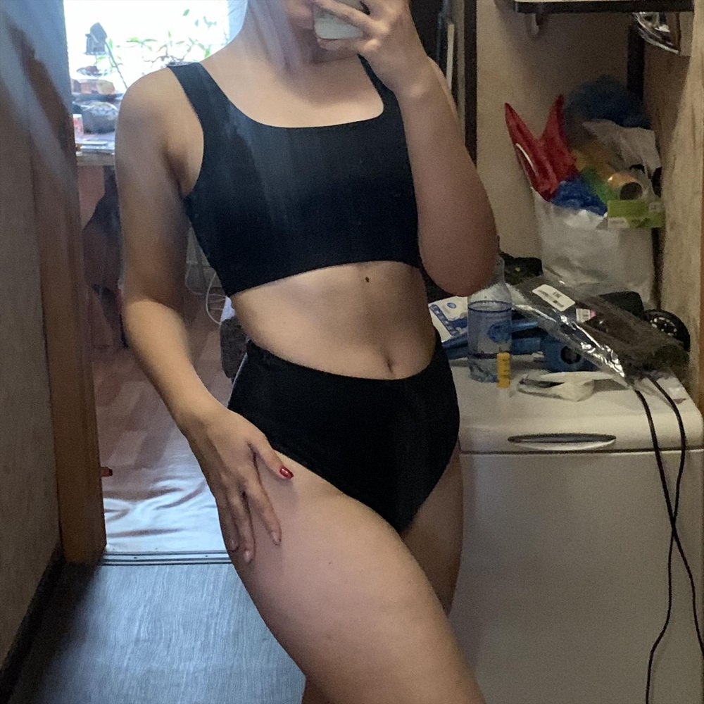 топ классный, плотный, не просвечивает