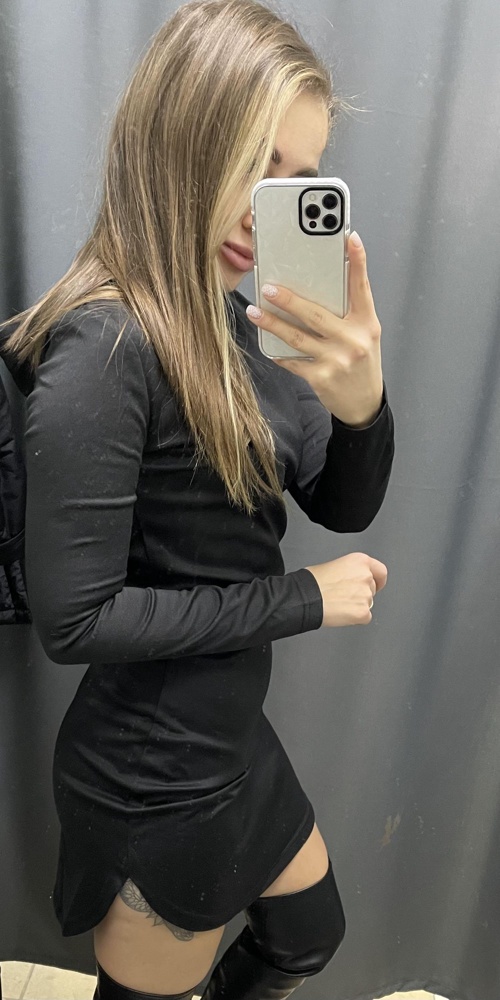 Платье классное, плотное, спортивно-сексуальное. Но предпочла взять модель точно такую же, но  из другой ткани , более тянущуюся и бархатную, и чуть длиннее. 