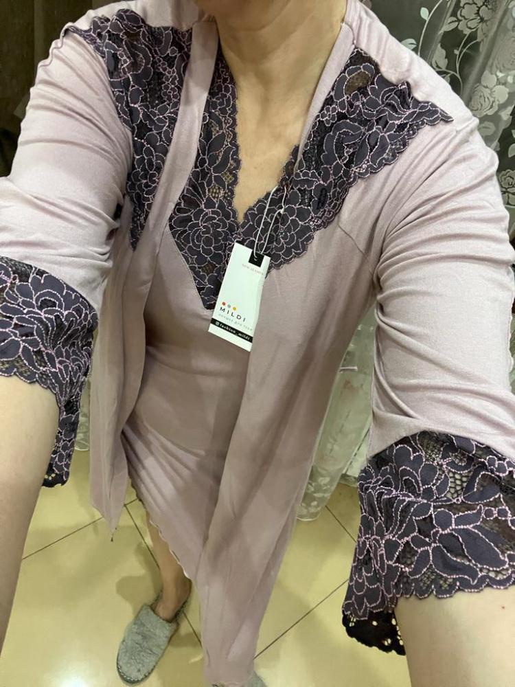 Кружево на халате понравилось, не колючее, идет в размер. Сразу заказала сорочку в комплект. Цвет нежный приятный.