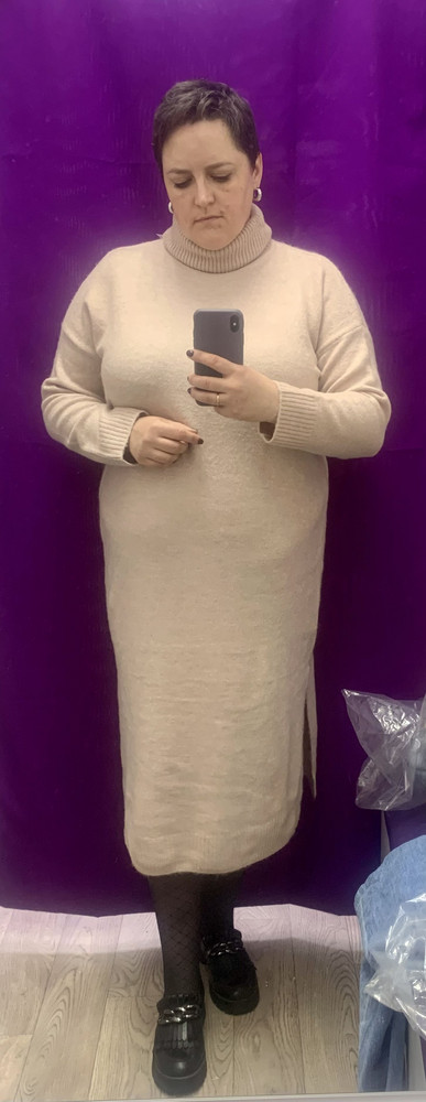 Для меня то, что оно большемерит только плюс ) Мягкое и уютное, именно такое и хотела на осенне-зимний период. Воротник очень высокий, шарф не нужен будет